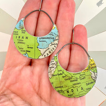Load image into Gallery viewer, Vintage Globe India Crescent Circles Tin Earrings