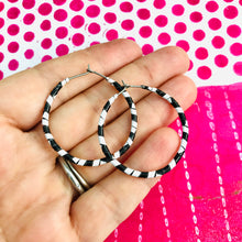 Load image into Gallery viewer, Spiraled Black & White Small Tin Hoop Earrings