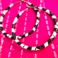Load image into Gallery viewer, Spiraled Black & White Small Tin Hoop Earrings