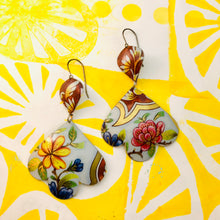 Load image into Gallery viewer, Big Flowers & Bark Trefoil Upcyled Tin Earrings