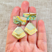 Load image into Gallery viewer, Vintage Seafoam Earrings