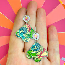 Load image into Gallery viewer, Florentine Pattern Trefoil Earrings