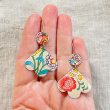 Load image into Gallery viewer, Stylized Flowers Trefoil Earrings