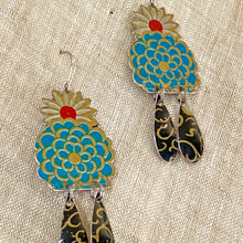 Load image into Gallery viewer, Vintage Stylized Flowers Chandelier Earrings