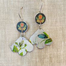 Load image into Gallery viewer, Tiny Flowery Trefoil Earrings