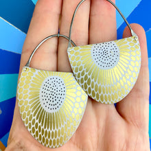 Load image into Gallery viewer, Golden Sunflowers Earrings