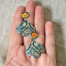 Load image into Gallery viewer, Vintage Pattern Trefoil Earrings