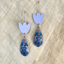Load image into Gallery viewer, Lavender Tulip Earrings