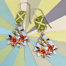 Load image into Gallery viewer, Green X’d Pinked Edge Earrings