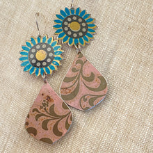 Load image into Gallery viewer, Vintage Cyan Flower Earrings