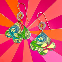 Load image into Gallery viewer, Florentine Pattern Trefoil Earrings
