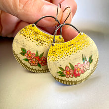 Load image into Gallery viewer, Little Pink Flowers Circle Tin Earrings