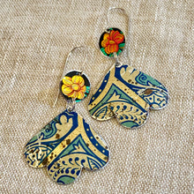 Load image into Gallery viewer, Vintage Pattern Trefoil Earrings