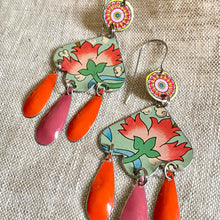 Load image into Gallery viewer, Big Pink Flowers Trefoil Chandelier Earrings