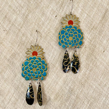 Load image into Gallery viewer, Vintage Stylized Flowers Chandelier Earrings
