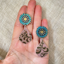 Load image into Gallery viewer, Vintage Cyan Flower Earrings