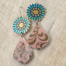 Load image into Gallery viewer, Vintage Cyan Flower Earrings