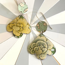 Load image into Gallery viewer, Pale Blossoms Trefoil Earrings