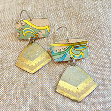 Load image into Gallery viewer, Vintage Seafoam Earrings