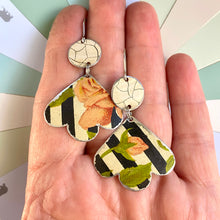 Load image into Gallery viewer, Vintage Roses Trefoil Earrings