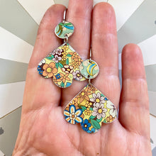 Load image into Gallery viewer, Allover Flowers Trefoil Earrings