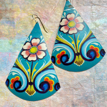 Load image into Gallery viewer, Rosemaling Flowers Cones Tin Earrings