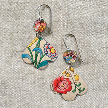 Load image into Gallery viewer, Stylized Flowers Trefoil Earrings