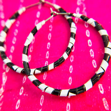 Load image into Gallery viewer, Spiraled Black &amp; White Small Tin Hoop Earrings
