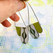 Load image into Gallery viewer, White and Green Ogee Arch Dangle Tin Earrings