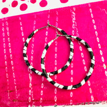 Load image into Gallery viewer, Spiraled Black &amp; White Small Tin Hoop Earrings
