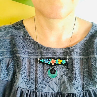 Flowery Edge on Black Wide Arc Zero Waste Necklace